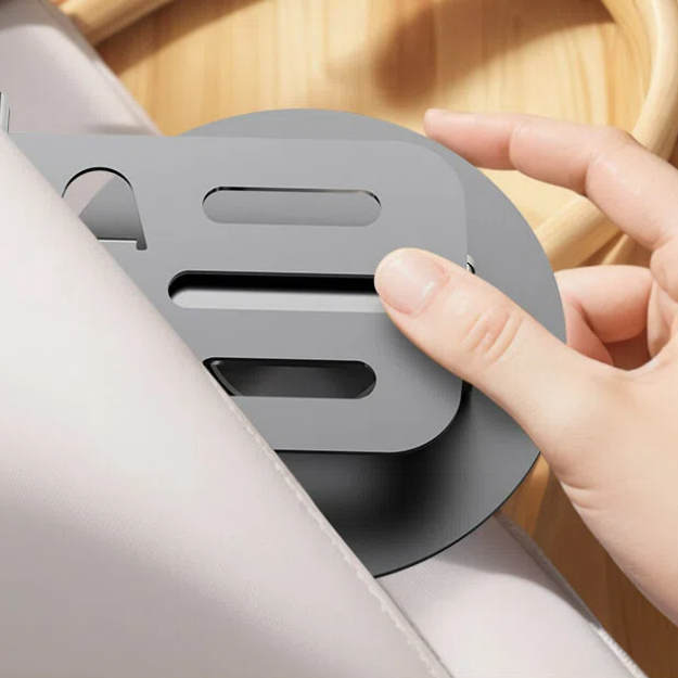 Universal flexibility for all phone sizes and cases